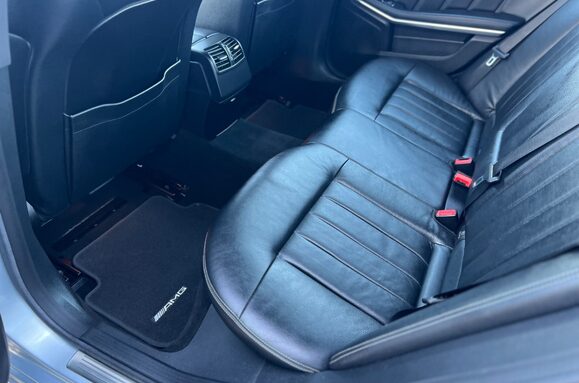 Mercedes-Benz E Class E220 BLUETEC SE AUTOMATIC 38
