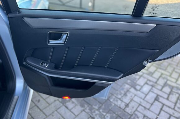 Mercedes-Benz E Class E220 BLUETEC SE AUTOMATIC 28