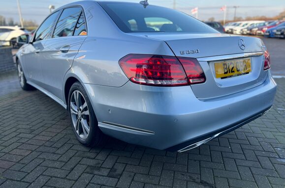 Mercedes-Benz E Class E220 BLUETEC SE AUTOMATIC 12