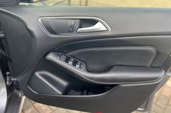 Mercedes-Benz B Class B180 1.8 CDI BLUEEFFICIENCY SPORT AUTO 19