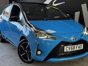 Toyota Yaris 1.5 VVT-h Cyan Bi-Tone E-CVT Euro 6 (s/s) 5dr 1