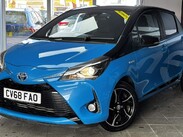 Toyota Yaris 1.5 VVT-h Cyan Bi-Tone E-CVT Euro 6 (s/s) 5dr 7