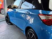 Toyota Yaris 1.5 VVT-h Cyan Bi-Tone E-CVT Euro 6 (s/s) 5dr 14