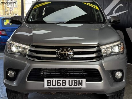 Toyota Hilux 2.4 D-4D Invincible Auto 4WD Euro 6 (s/s) 4dr (TSS) 9