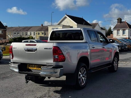 Toyota Hilux 2.4 D-4D Invincible Auto 4WD Euro 6 (s/s) 4dr (TSS) 44