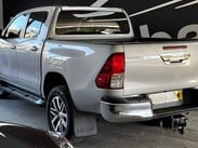 Toyota Hilux 2.4 D-4D Invincible Auto 4WD Euro 6 (s/s) 4dr (TSS) 19