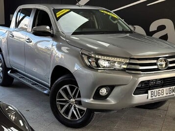 Toyota Hilux 2.4 D-4D Invincible Auto 4WD Euro 6 (s/s) 4dr (TSS)