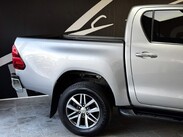 Toyota Hilux 2.4 D-4D Invincible Auto 4WD Euro 6 (s/s) 4dr (TSS) 7