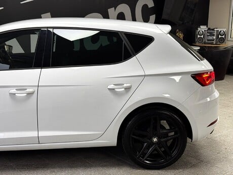 SEAT Leon 1.5 TSI EVO FR Black Edition Euro 6 (s/s) 5dr 20