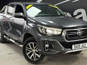 Toyota Hilux 2.4 D-4D Invincible X Auto 4WD Euro 6 4dr (TSS, 3.5t)