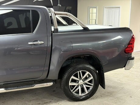 Toyota Hilux 2.4 D-4D Invincible X Auto 4WD Euro 6 4dr (TSS, 3.5t) 17