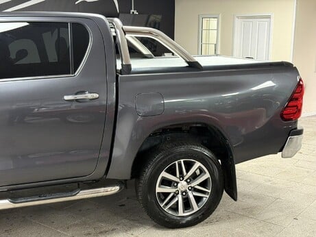 Toyota Hilux 2.4 D-4D Invincible X Auto 4WD Euro 6 4dr (TSS, 3.5t) 4