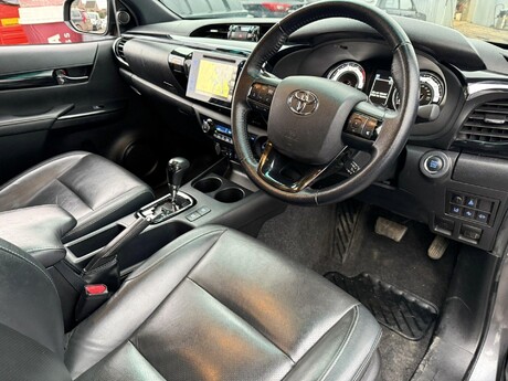 Toyota Hilux 2.4 D-4D Invincible X Auto 4WD Euro 6 4dr (TSS, 3.5t) 19