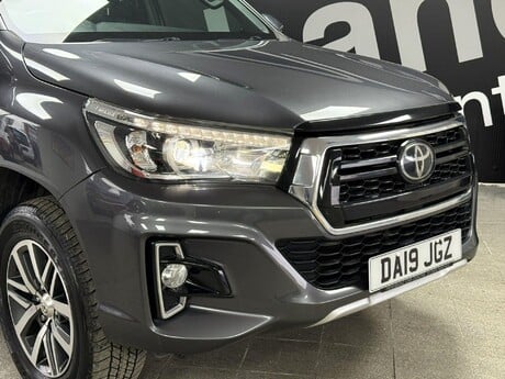 Toyota Hilux 2.4 D-4D Invincible X Auto 4WD Euro 6 4dr (TSS, 3.5t) 6