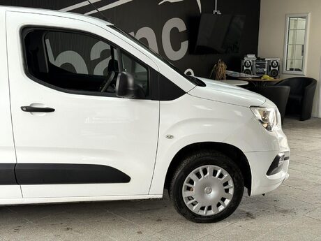 Vauxhall Combo 1.6 Turbo D 2300 Sportive L1 H1 Euro 6 (s/s) 4dr 4