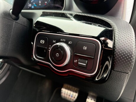Mercedes-Benz CLA Class 2.0 CLA220d AMG Line (Premium Plus) Shooting Brake 8G-DCT Euro 6 (s/s) 5dr 17