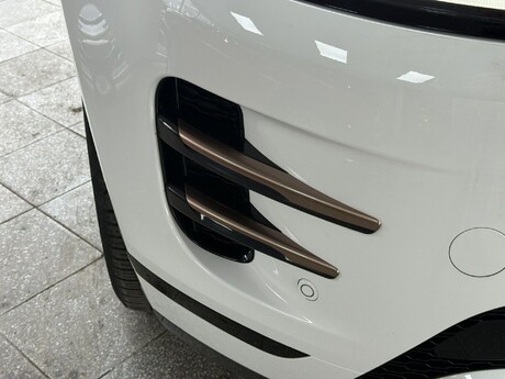 Land Rover Range Rover Evoque 1.5 P300e 12.2kWh R-Dynamic SE Auto 4WD Euro 6 (s/s) 5dr 11