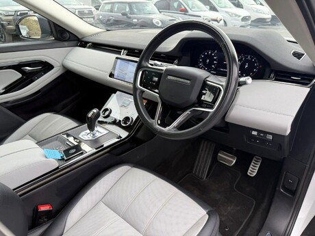 Land Rover Range Rover Evoque 1.5 P300e 12.2kWh R-Dynamic SE Auto 4WD Euro 6 (s/s) 5dr 28