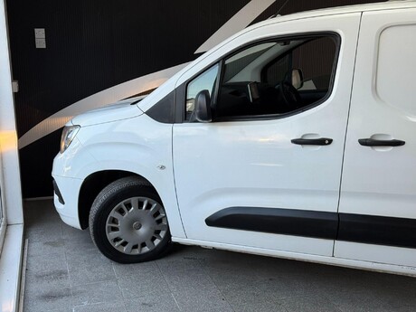 Vauxhall Combo 1.6 Turbo D 2300 Sportive L1 H1 Euro 6 (s/s) 4dr 6