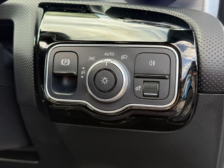 Mercedes-Benz A Class 2.0 A220d Exclusive Edition Plus 8G-DCT Euro 6 (s/s) 5dr 18