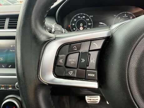 Jaguar E-Pace 2.0 D150 Chequered Flag Auto AWD Euro 6 (s/s) 5dr 3