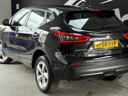 Nissan Qashqai 1.3 DIG-T Acenta Premium Euro 6 (s/s) 5dr