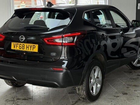 Nissan Qashqai 1.3 DIG-T Acenta Premium Euro 6 (s/s) 5dr 8