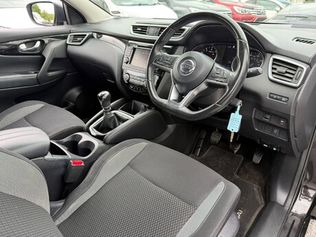 Nissan Qashqai 1.3 DIG-T Acenta Premium Euro 6 (s/s) 5dr 10
