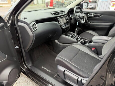 Nissan Qashqai 1.3 DIG-T Acenta Premium Euro 6 (s/s) 5dr 29