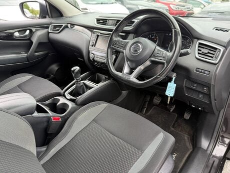Nissan Qashqai 1.3 DIG-T Acenta Premium Euro 6 (s/s) 5dr 10