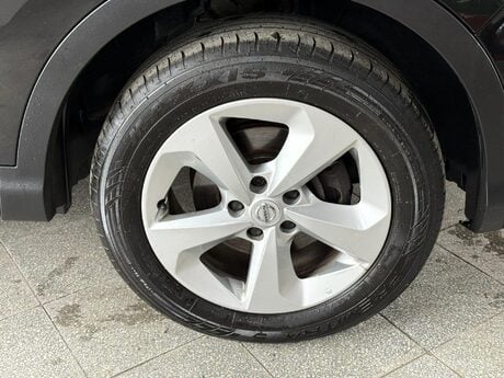 Nissan Qashqai 1.3 DIG-T Acenta Premium Euro 6 (s/s) 5dr 17