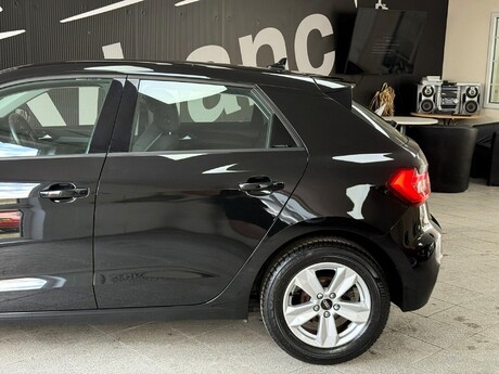 Audi A1 1.0 TFSI 30 Technik Sportback S Tronic Euro 6 (s/s) 5dr 9