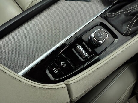 Volvo XC90 2.0 T5 R-Design Pro Auto 4WD Euro 6 (s/s) 5dr 40