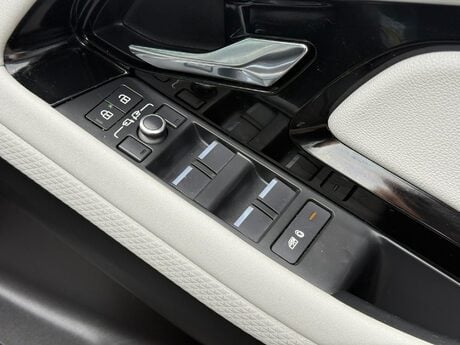 Land Rover Range Rover Evoque 1.5 P300e 12.2kWh S Auto 4WD Euro 6 (s/s) 5dr 43