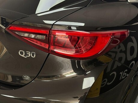 Infiniti Q30 1.6T Luxe DCT Euro 6 (s/s) 5dr 41