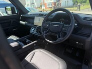 Land Rover Defender 3.0 D250 MHEV X-Dynamic SE Auto 4WD Euro 6 (s/s) 5dr 9