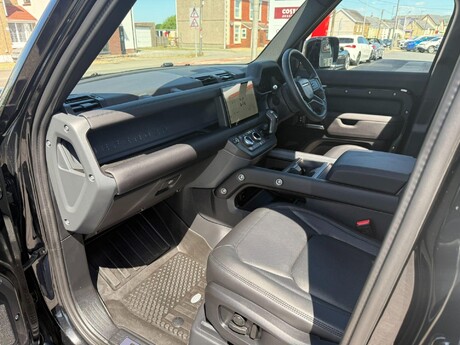 Land Rover Defender 3.0 D250 MHEV X-Dynamic SE Auto 4WD Euro 6 (s/s) 5dr 10