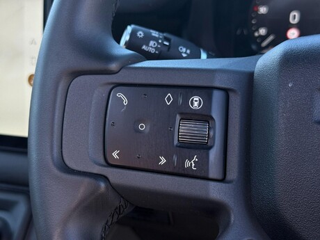 Land Rover Defender 3.0 D250 MHEV X-Dynamic SE Auto 4WD Euro 6 (s/s) 5dr 18