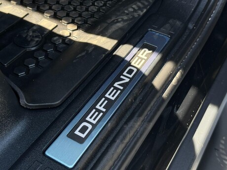 Land Rover Defender 3.0 D250 MHEV X-Dynamic SE Auto 4WD Euro 6 (s/s) 5dr 57