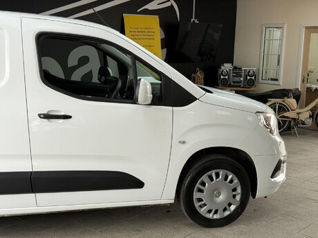 Vauxhall Combo 1.5 Turbo D 2300 Sportive L1 H1 Euro 6 4dr 2