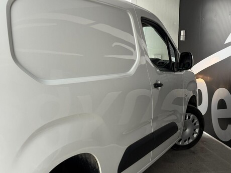 Vauxhall Combo 1.5 Turbo D 2300 Sportive L1 H1 Euro 6 4dr 9