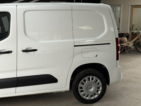 Vauxhall Combo 1.5 Turbo D 2300 Sportive L1 H1 Euro 6 4dr 1