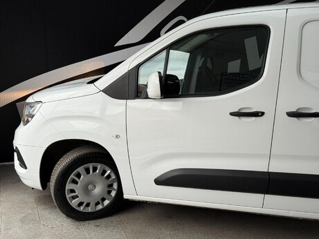 Vauxhall Combo 1.5 Turbo D 2300 Sportive L1 H1 Euro 6 4dr 2