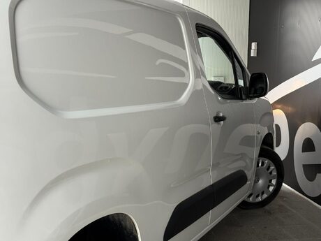 Vauxhall Combo 1.5 Turbo D 2300 Sportive L1 H1 Euro 6 4dr 9