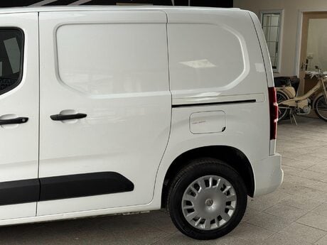 Vauxhall Combo 1.5 Turbo D 2300 Sportive L1 H1 Euro 6 4dr 14