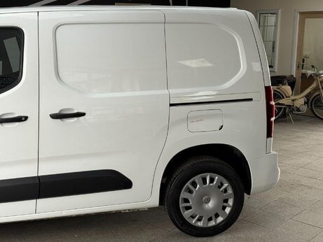 Vauxhall Combo 1.5 Turbo D 2300 Sportive L1 H1 Euro 6 4dr 1