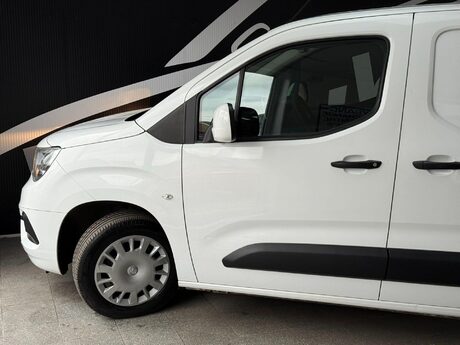 Vauxhall Combo 1.5 Turbo D 2300 Sportive L1 H1 Euro 6 4dr 15