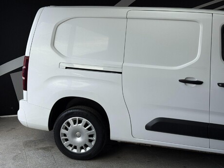Vauxhall Combo 1.5 Turbo D 2300 Sportive L2 H1 Euro 6 4dr 5