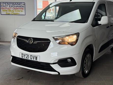 Vauxhall Combo 1.5 Turbo D 2300 Sportive L2 H1 Euro 6 4dr 8