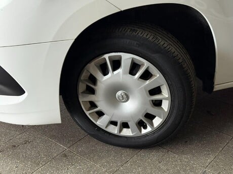 Vauxhall Combo 1.5 Turbo D 2300 Sportive L2 H1 Euro 6 4dr 10
